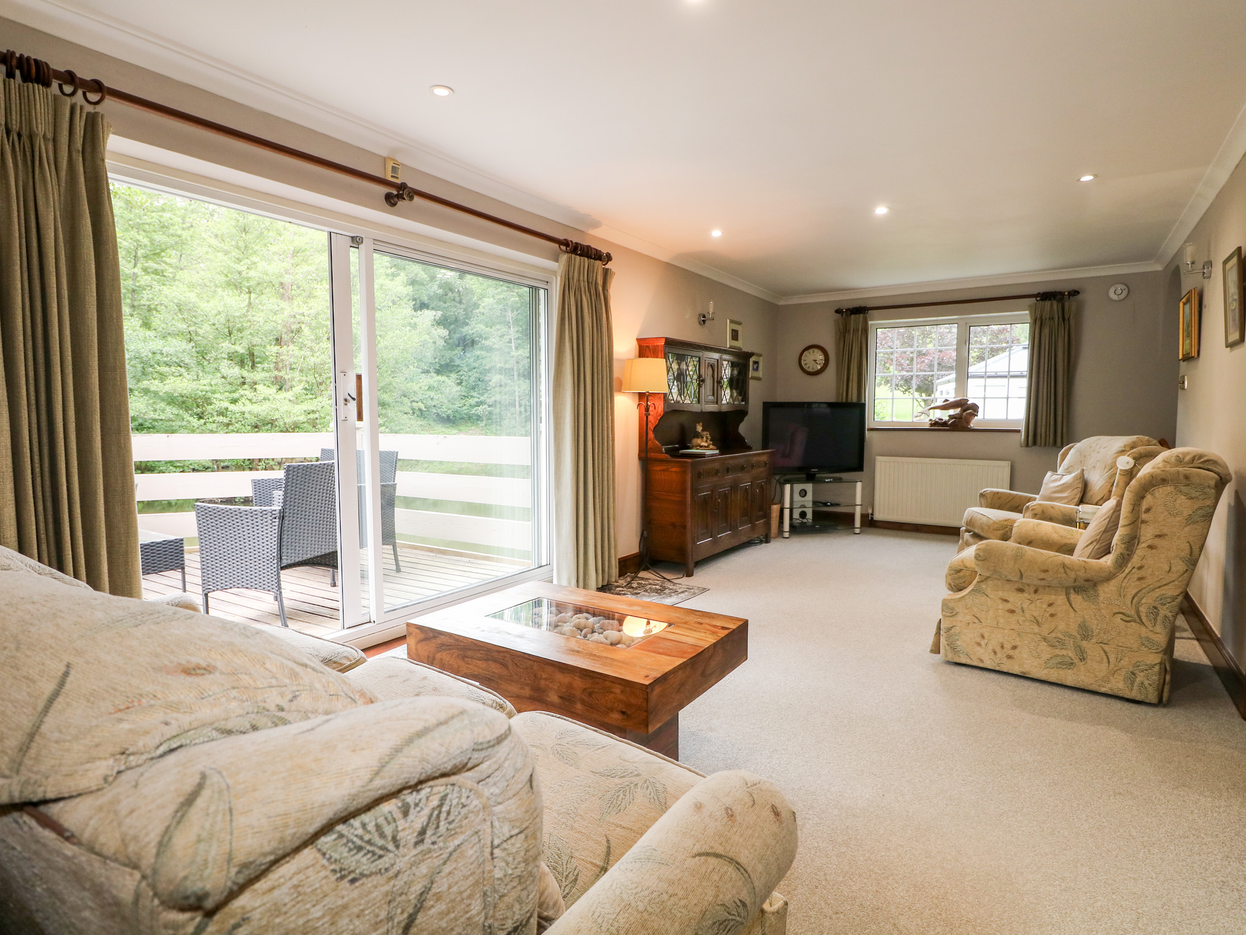 Miswells Cottages - Lake View - Sleeps 6