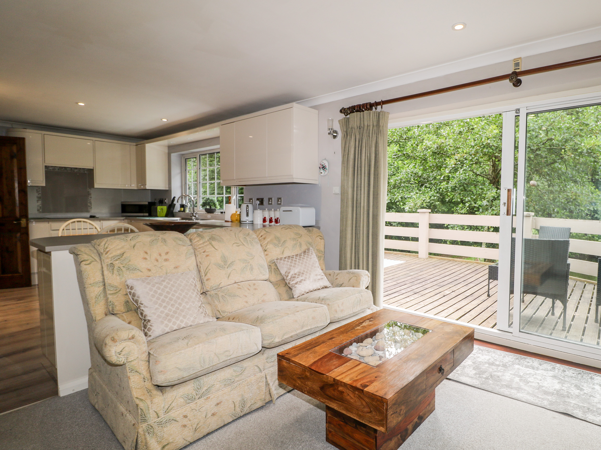 Miswells Cottages - Lake View - Sleeps 6