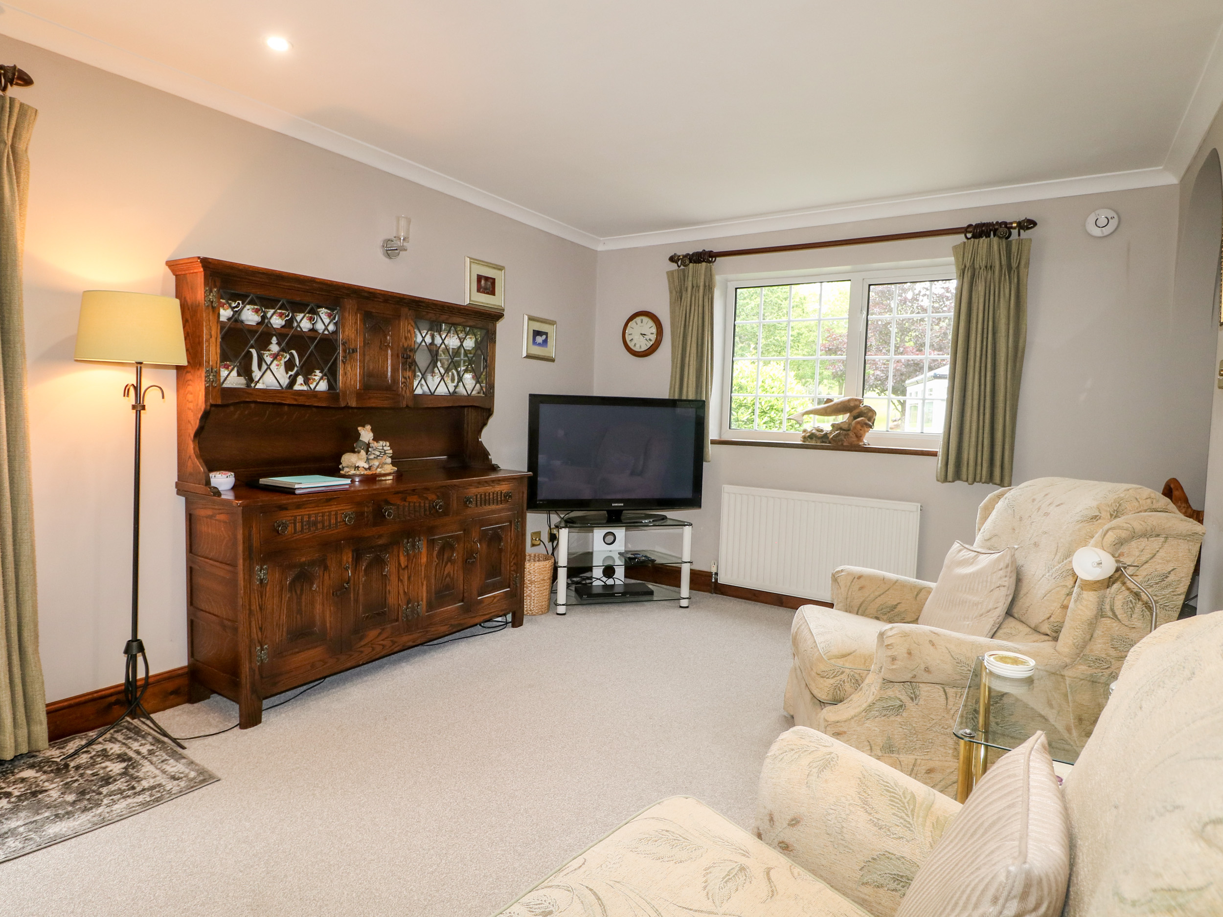 Miswells Cottages - Lake View - Sleeps 6