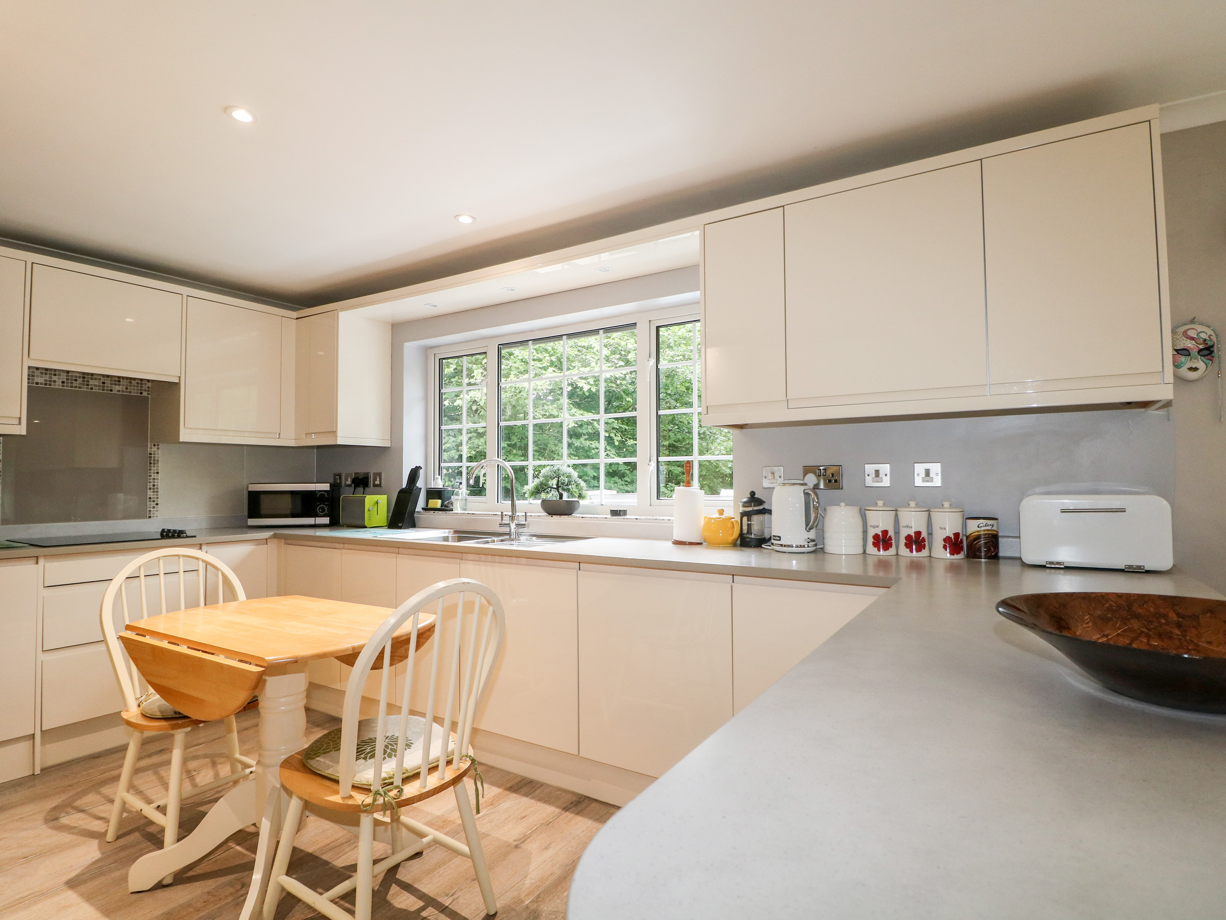 Miswells Cottages - Lake View - Sleeps 6