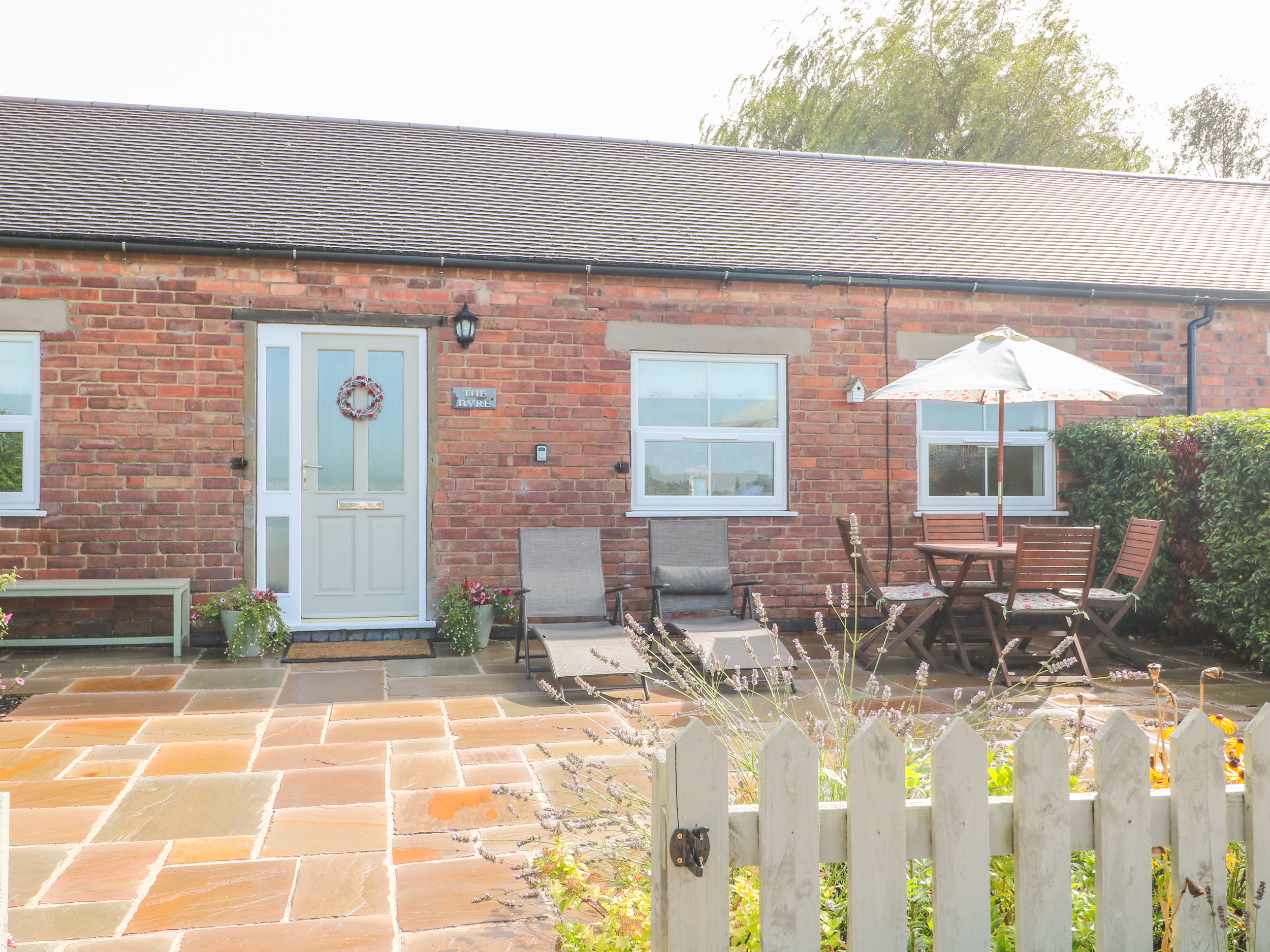 Holiday cottage in Hollington, Derbyshire - Photo 1