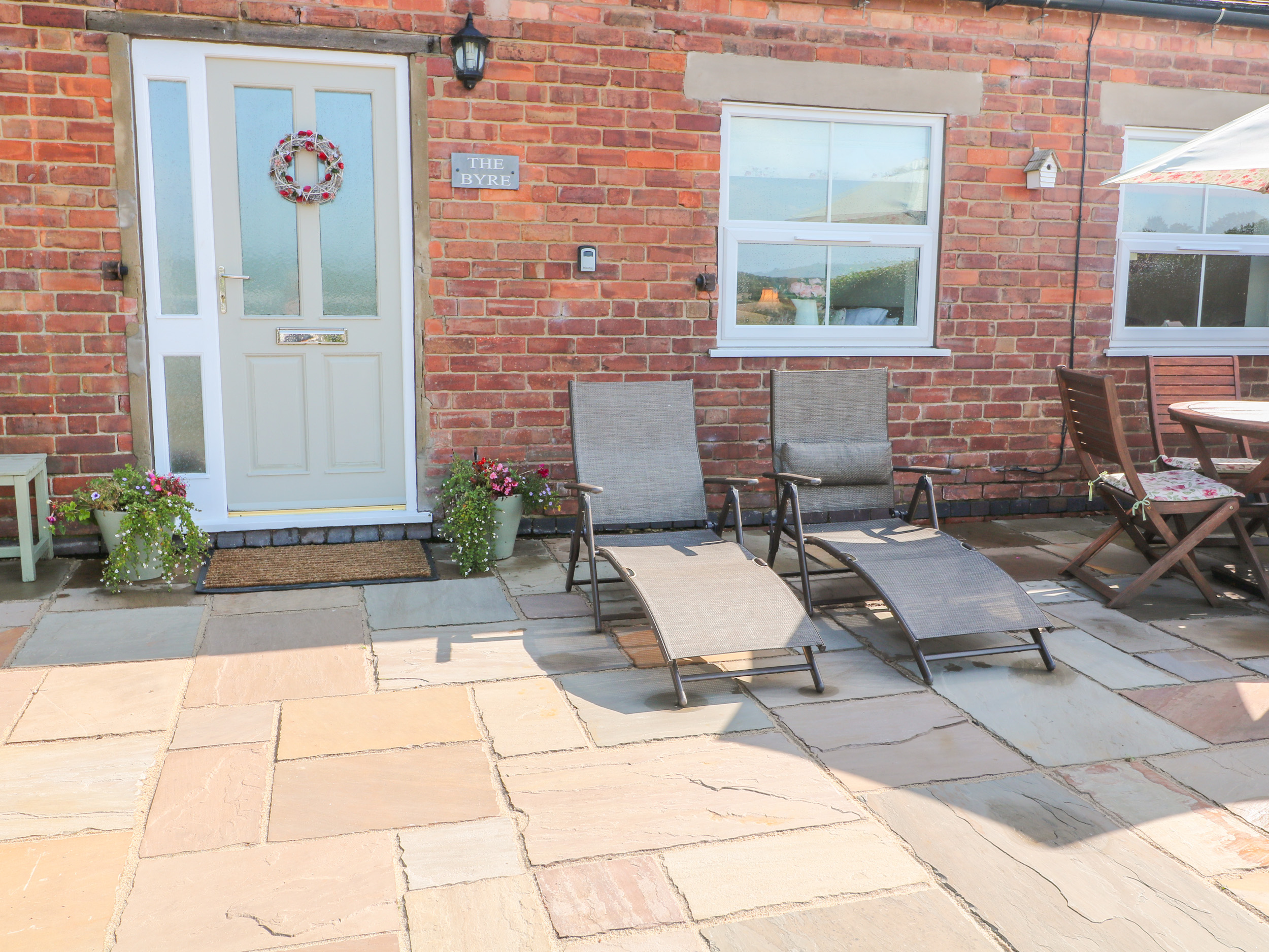 Holiday cottage in Hollington, Derbyshire - Photo 2