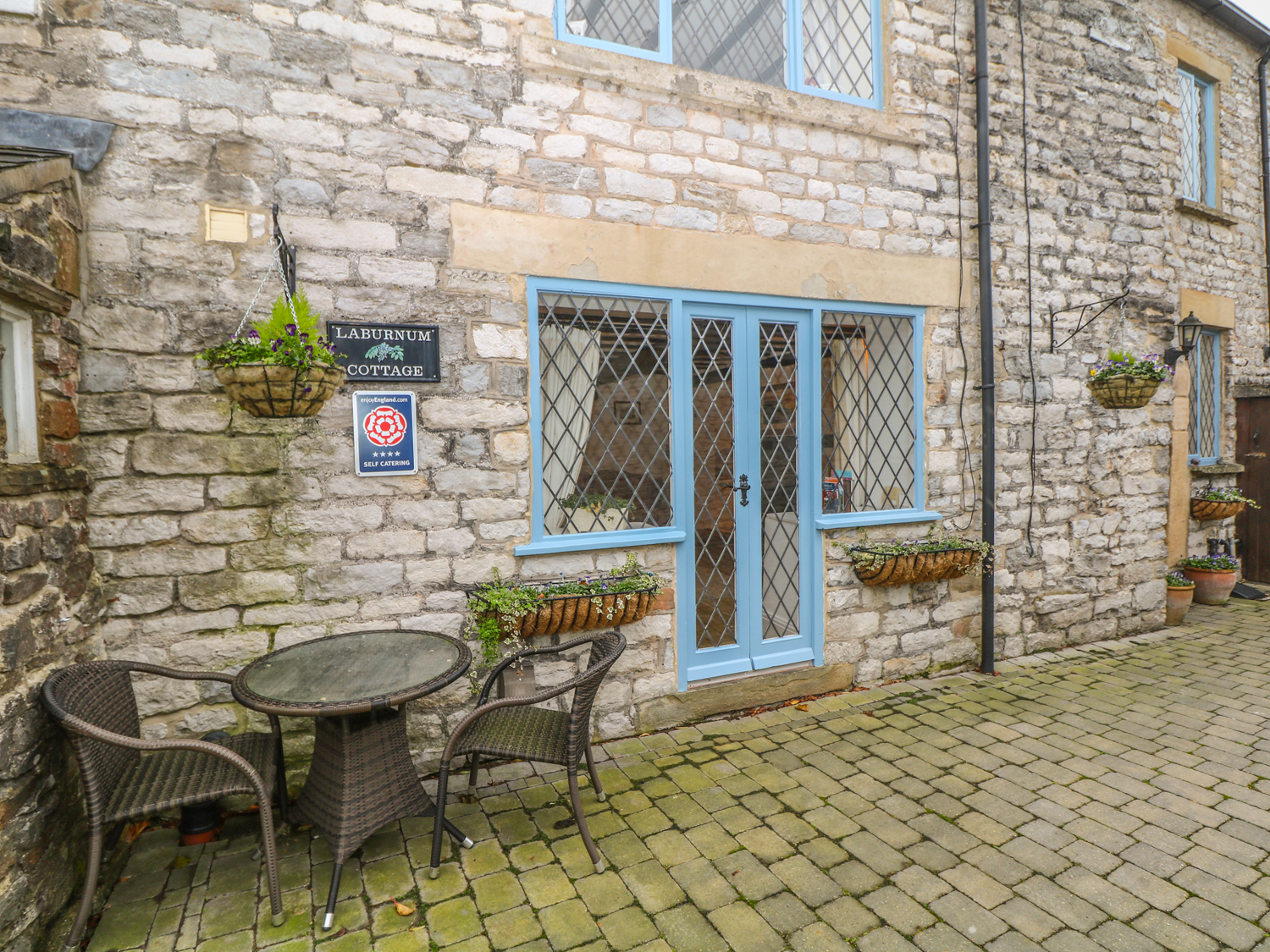 Holiday cottage in Castleton, Derbyshire - Photo 2