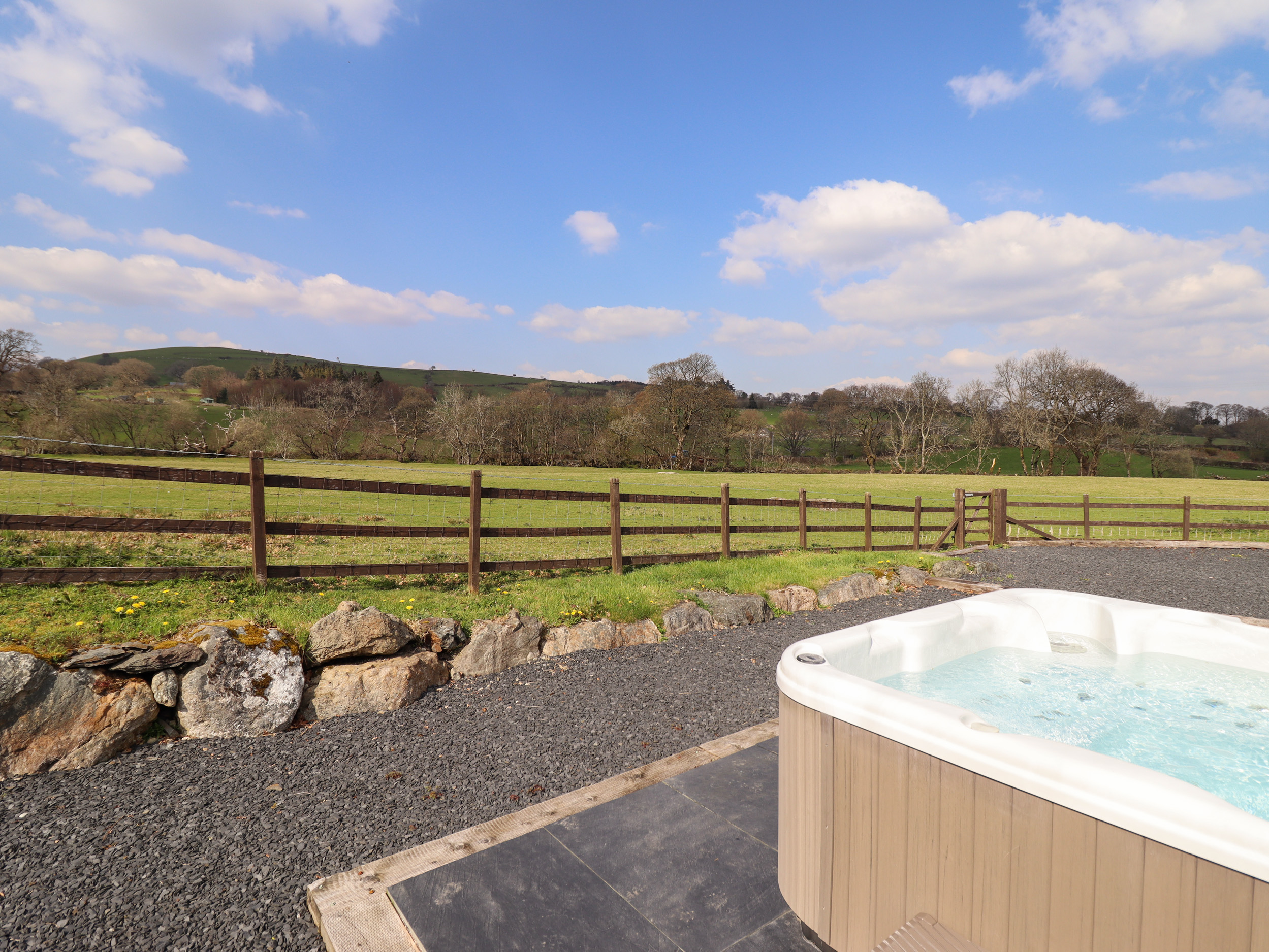 Holiday cottage, Llanuwchllyn ()