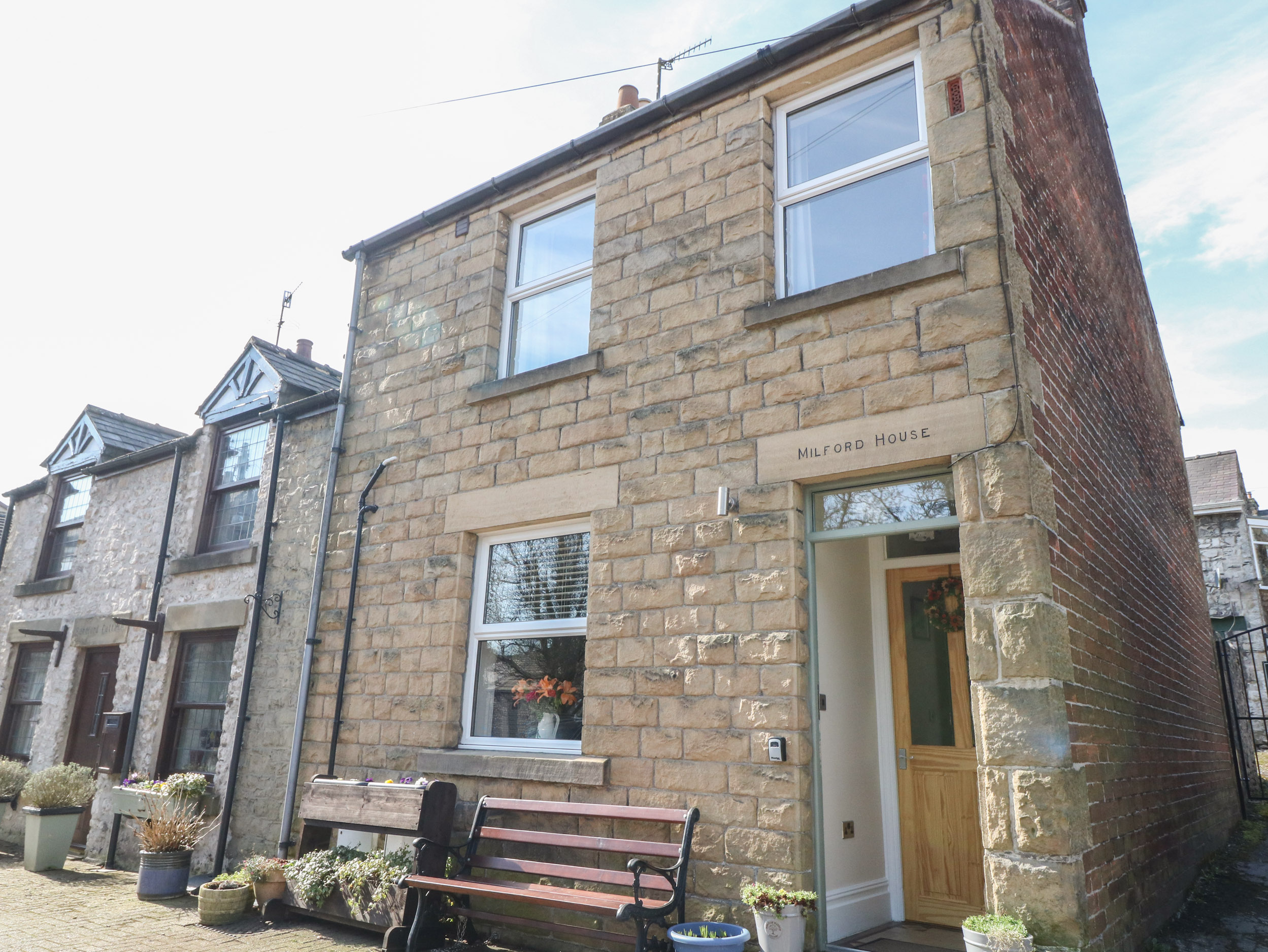 Holiday cottage, Tideswell (Milford House)