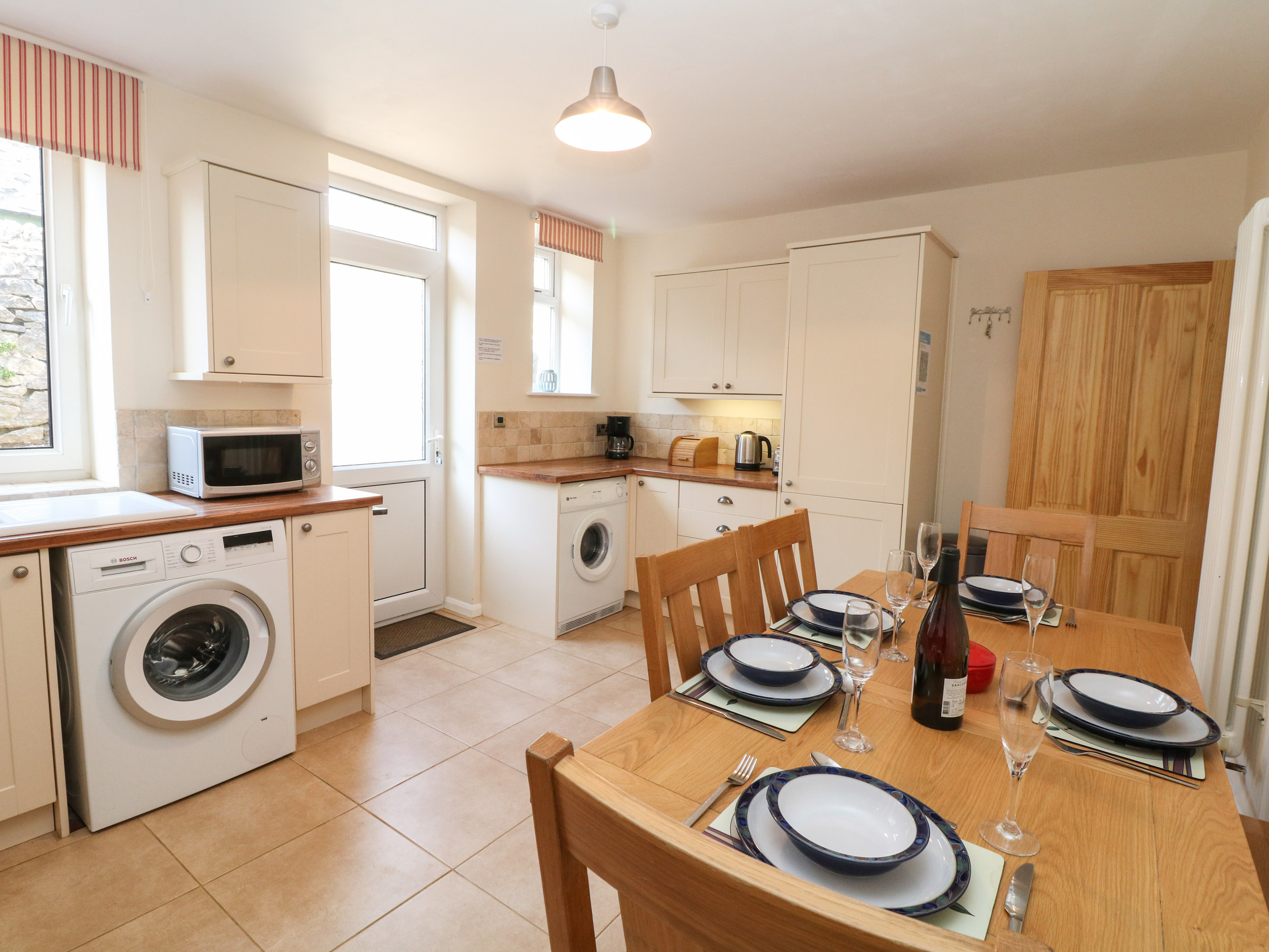 Holiday cottage in Tideswell, Derbyshire - Photo 9