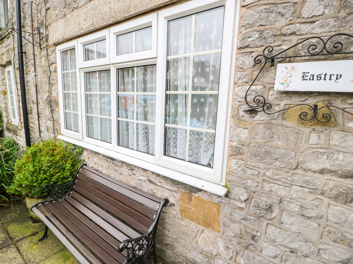 Holiday cottage in Castleton, Derbyshire - Photo 2