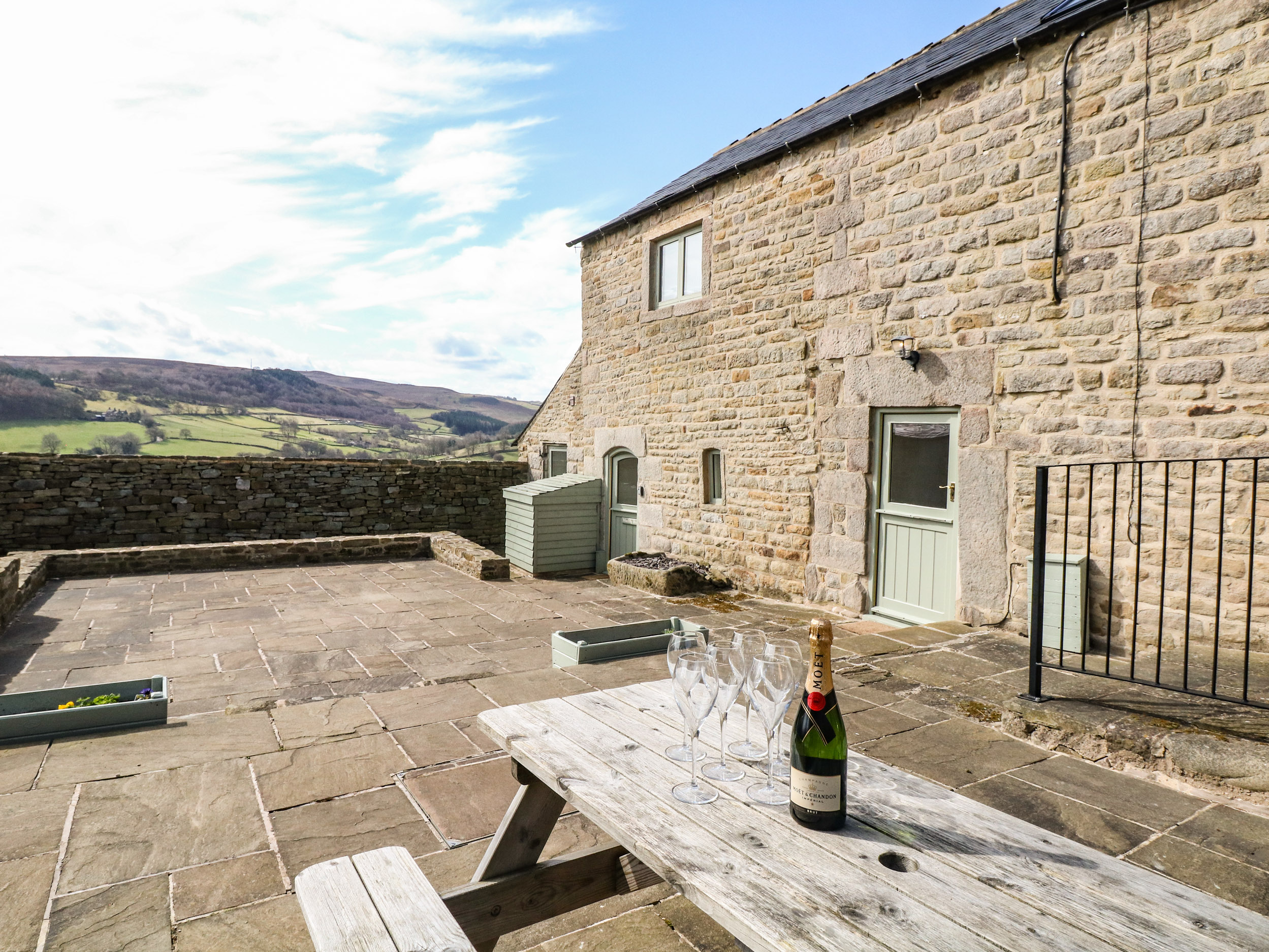 Holiday cottage in Hathersage, Derbyshire - Photo 2