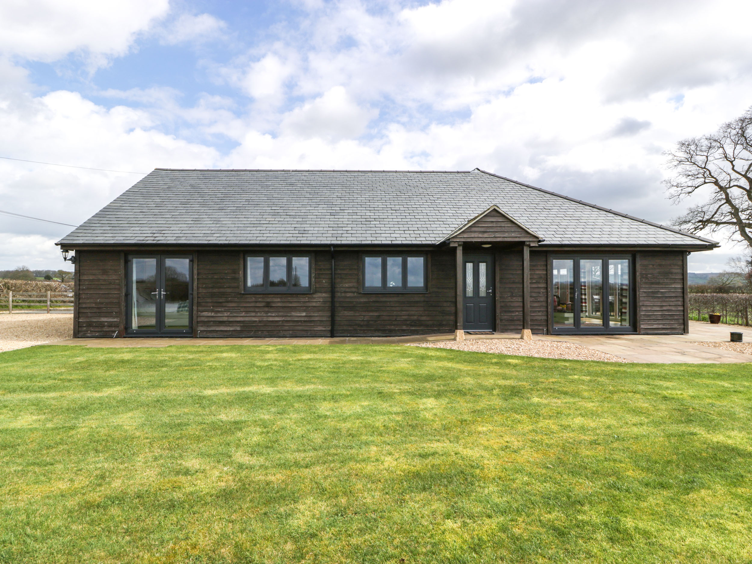 Holiday cottage, Queen Camel (Rectory Farm View)
