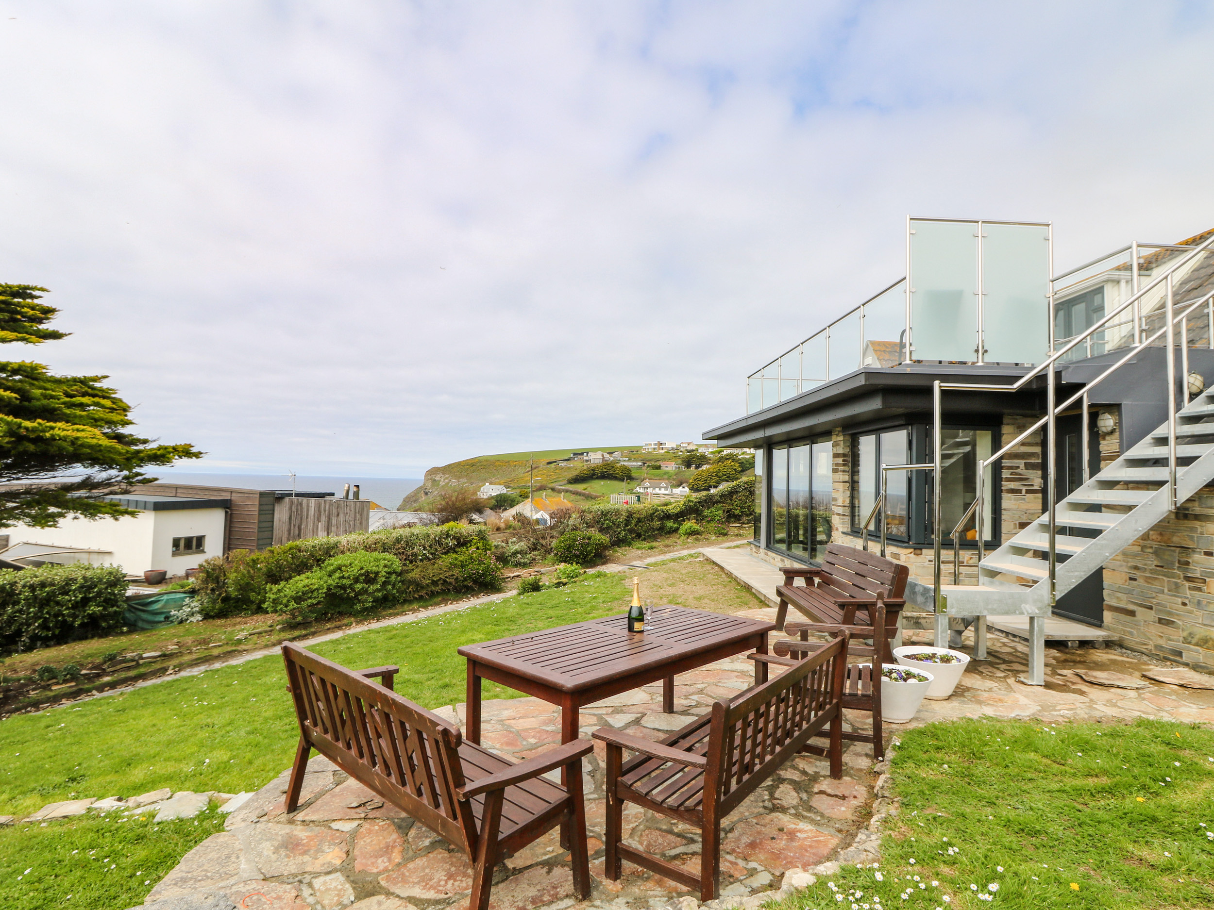 Holiday cottage, Mawgan Porth ()