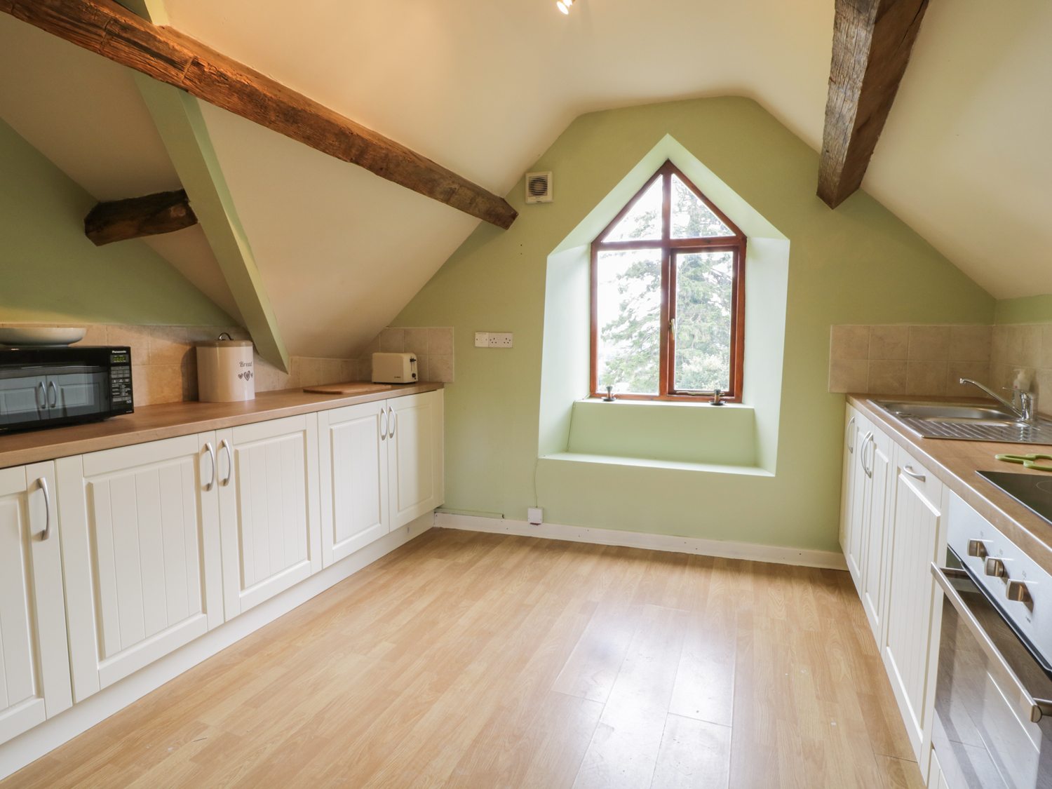 Hen Ysgubor Cottage - Sleeps 4