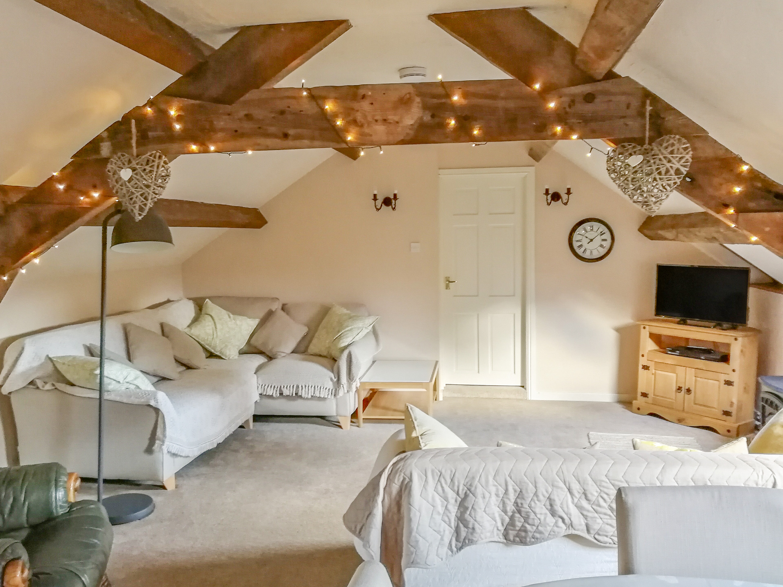 Hen Ysgubor Cottage - Sleeps 4