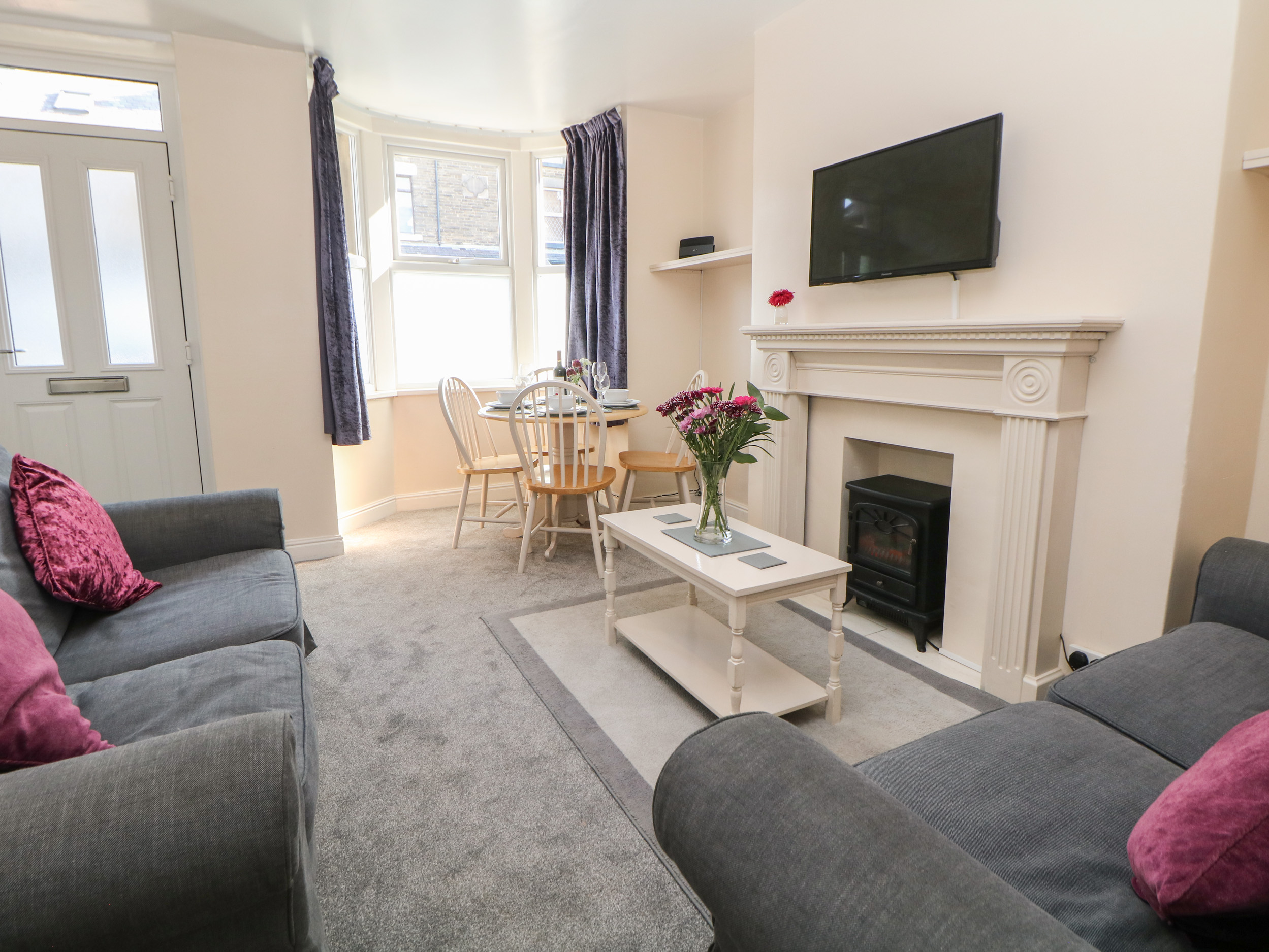 Holiday cottage in Buxton, Derbyshire - Photo 2