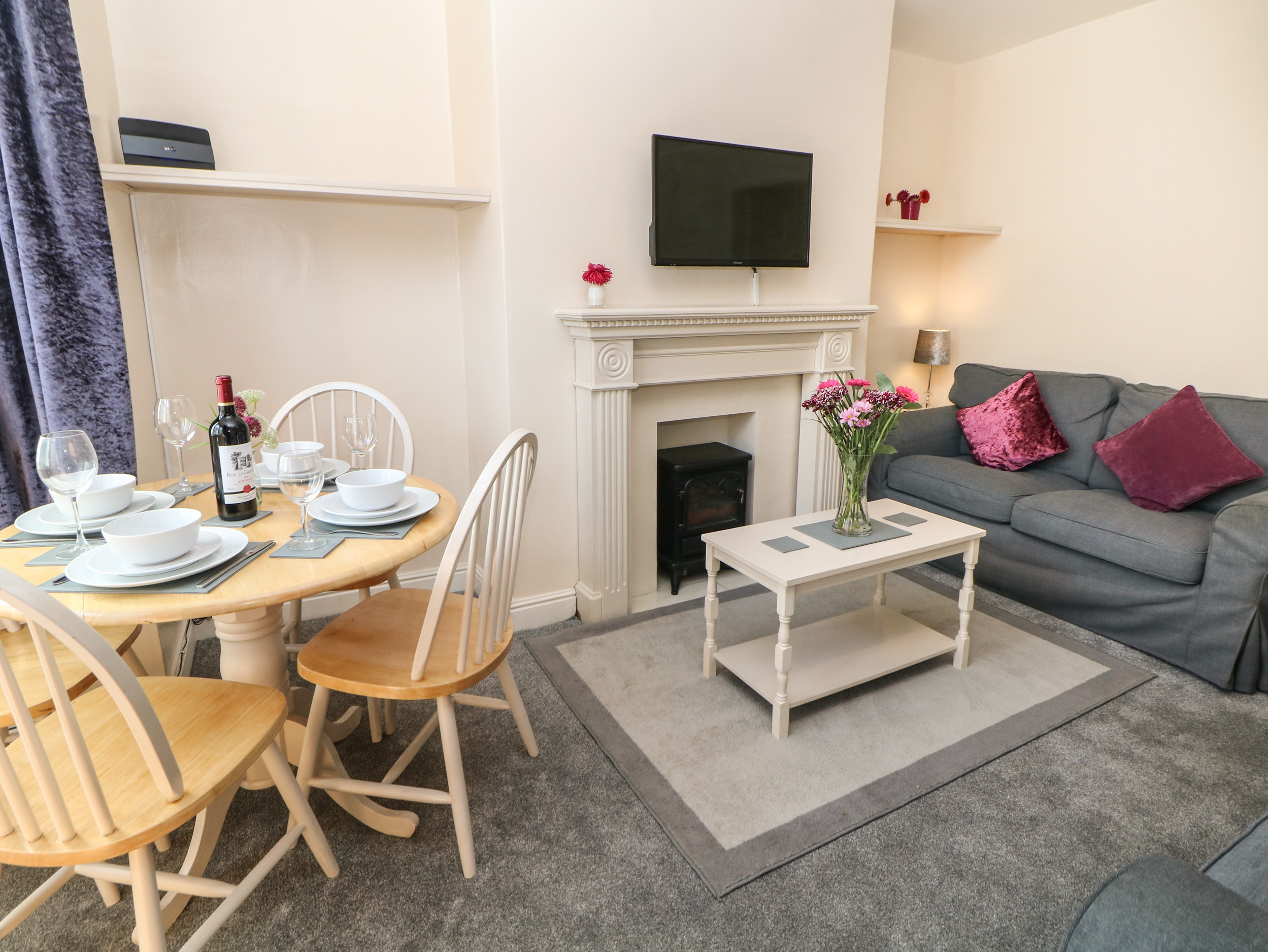 Holiday cottage in Buxton, Derbyshire - Photo 3