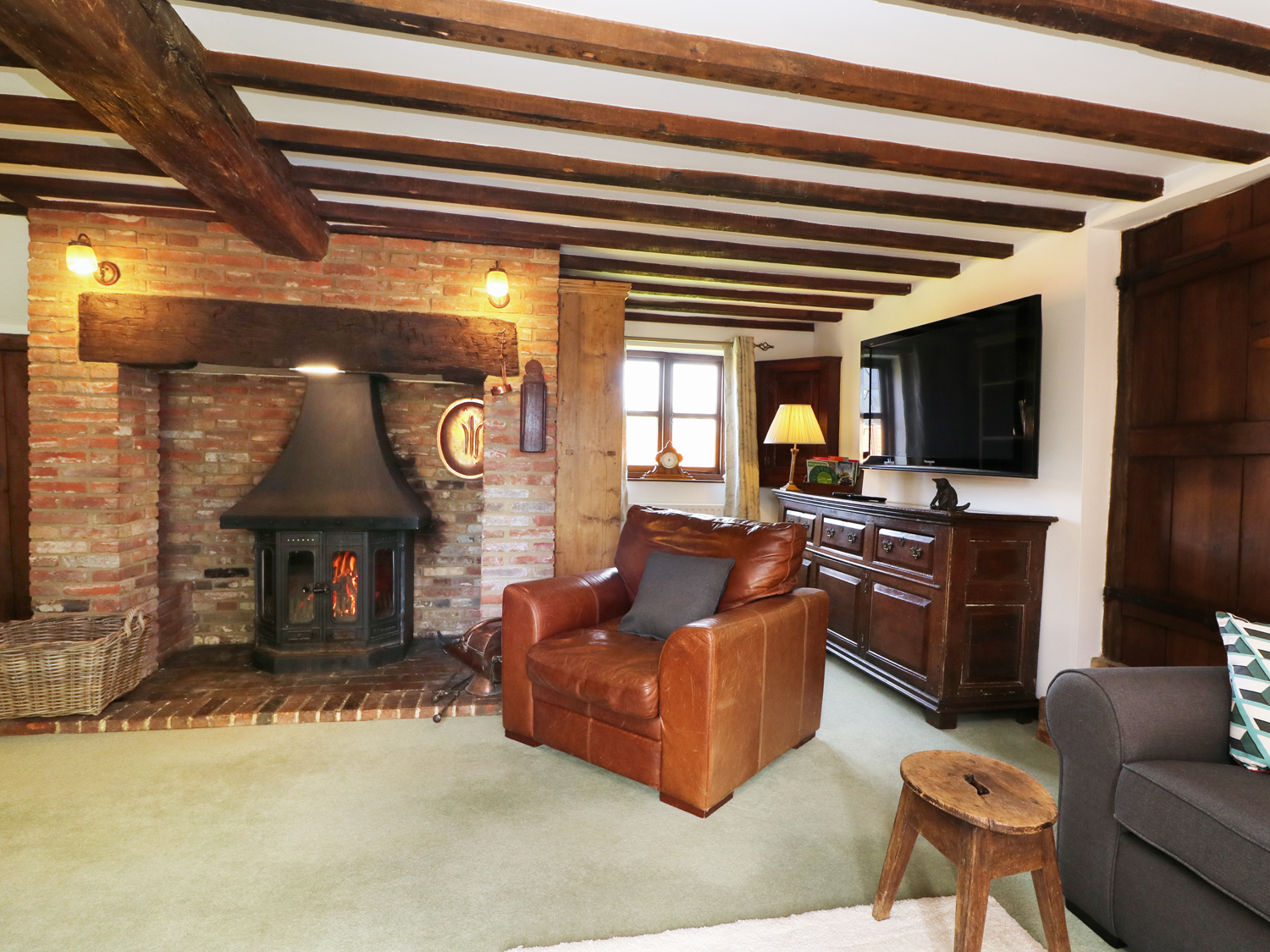 Harbourne Oast - Sleeps 10