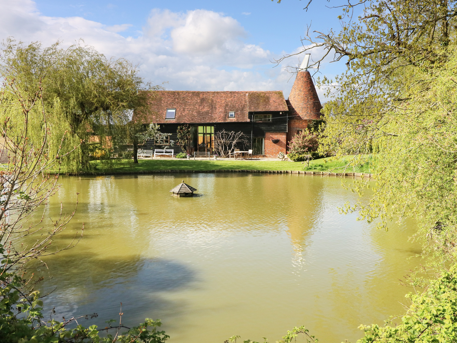 Holiday cottage, St Michaels (Harbourne Oast)