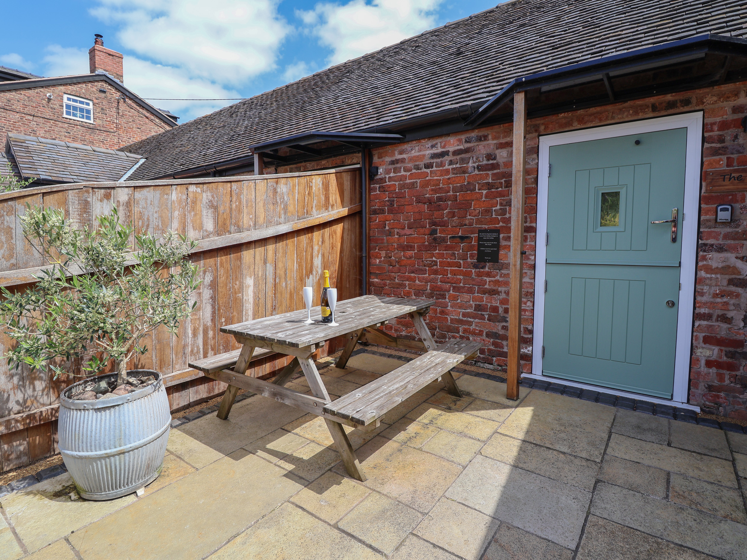 Holiday cottage, Chester (The Parlour)