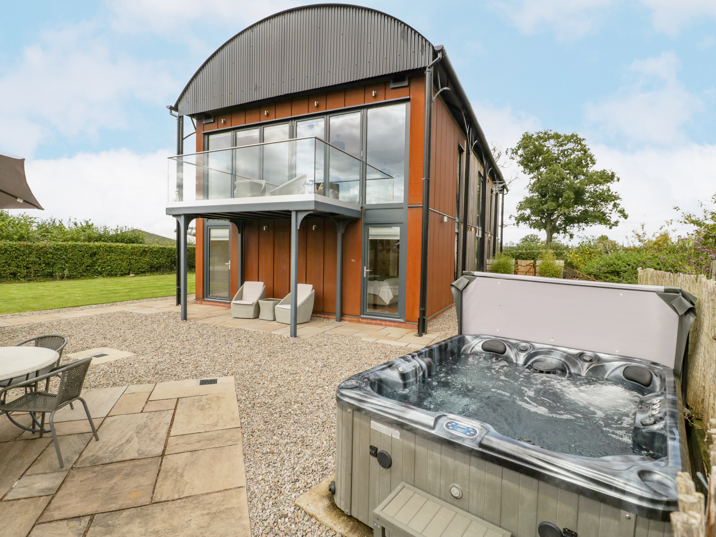 Holiday cottage, Kimbolton (The Dutch Barn)