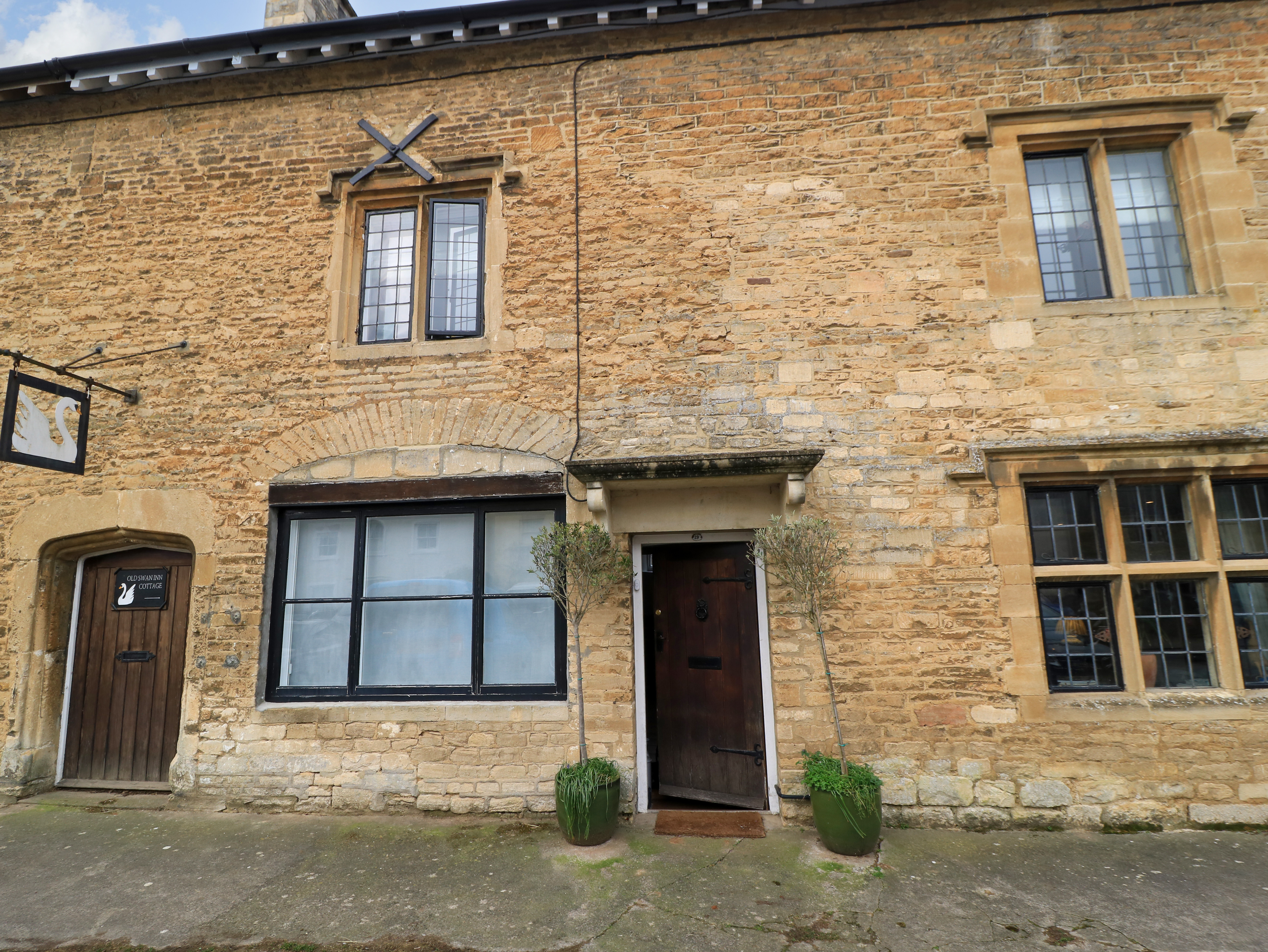 Holiday cottage in Malmesbury, Wiltshire - Photo 1