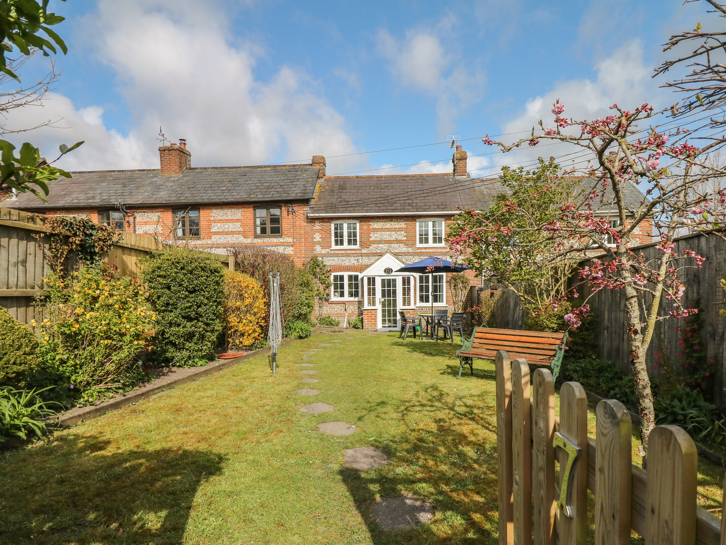 Holiday cottage, Charlton Marshall (Poppy Cottage)