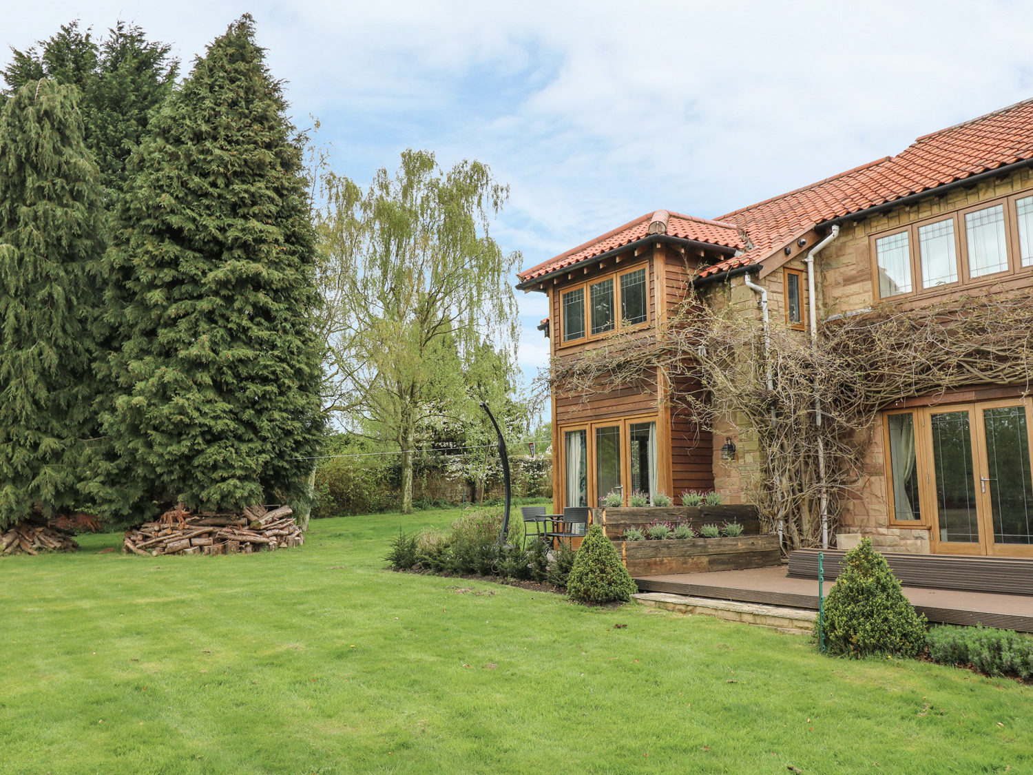 Holiday cottage, Cuckney (Pond View)