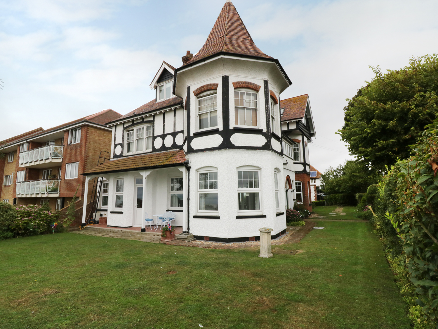Flat 1, Cambridge Court - Sleeps 4