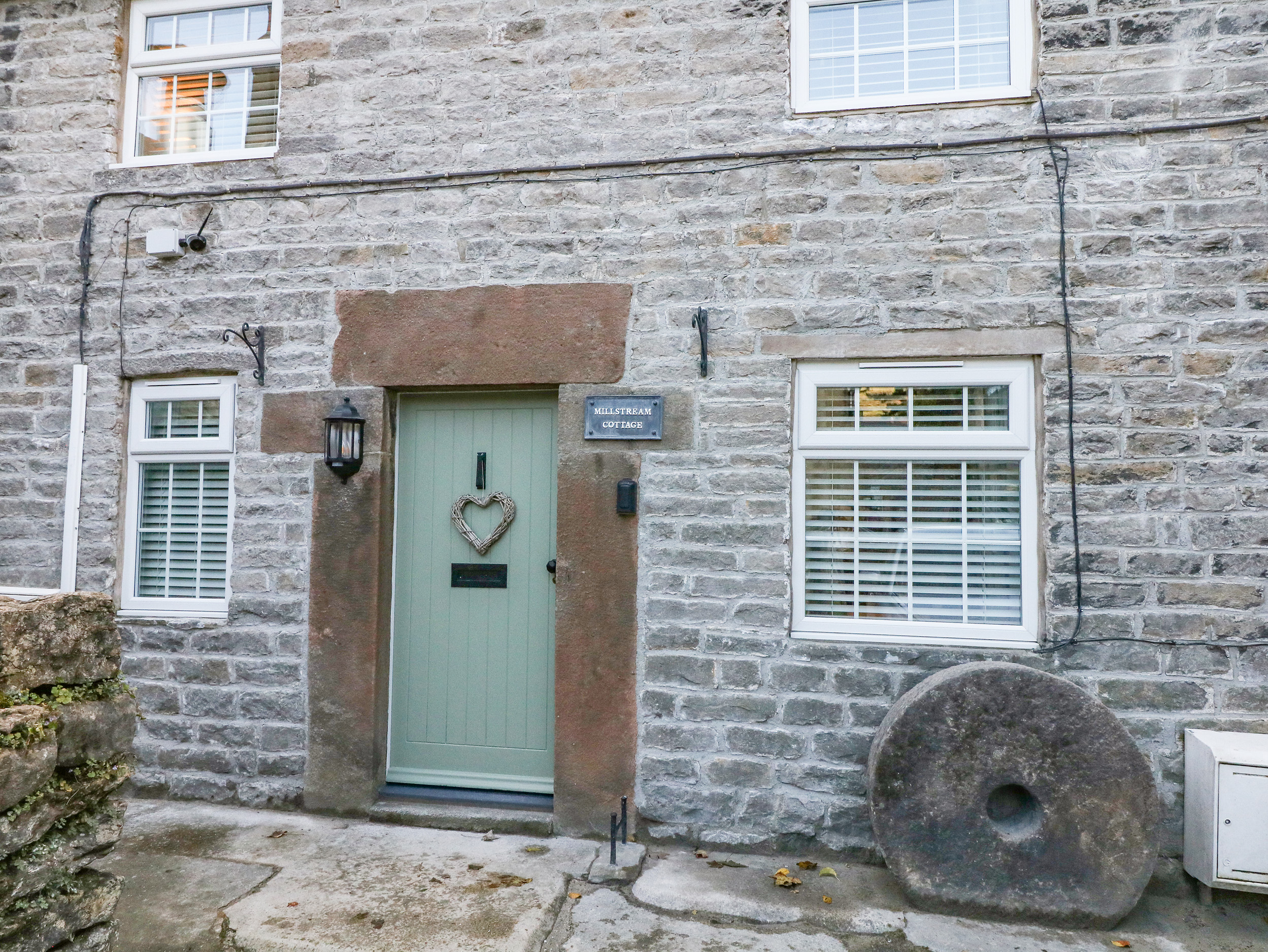 Holiday cottage, Castleton (Millstream Cottage)