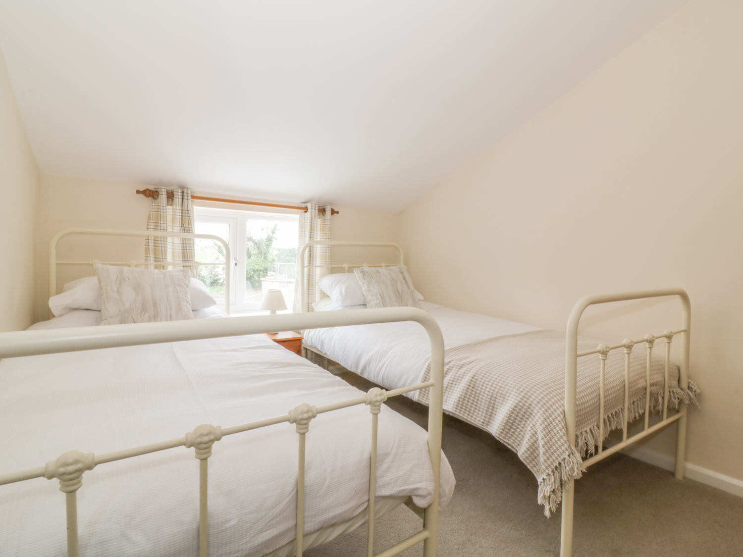Holiday cottage in Felixstowe, Suffolk - Photo 10