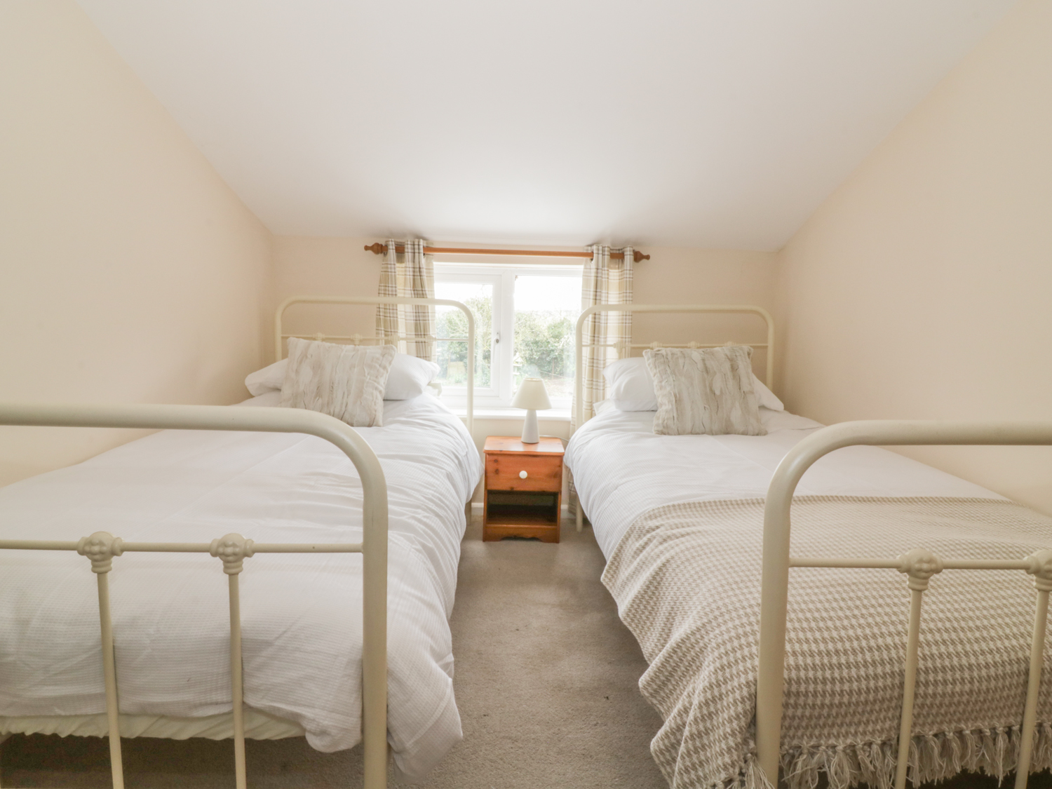 Holiday cottage in Felixstowe, Suffolk - Photo 11