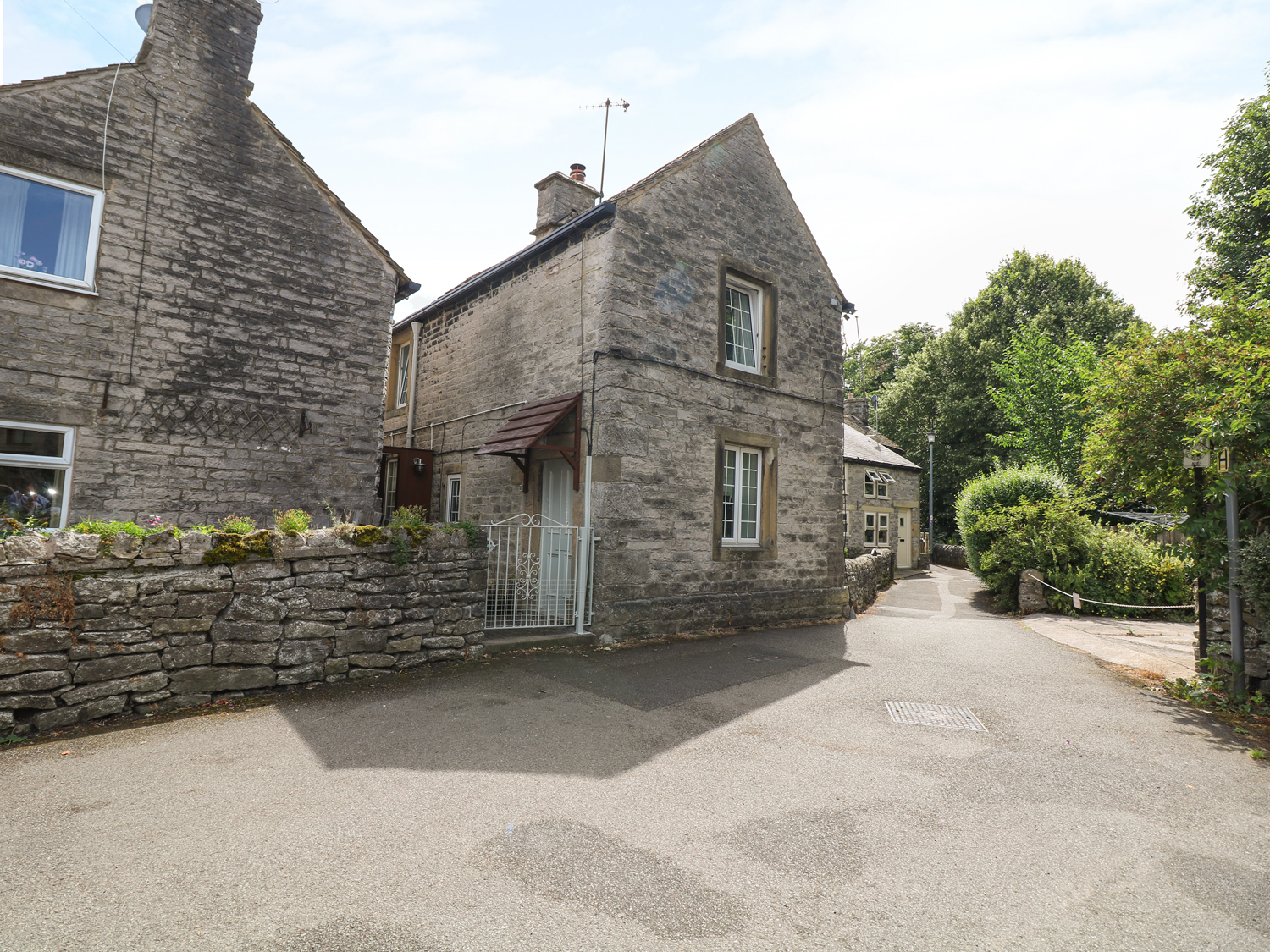 Holiday cottage in Castleton, Derbyshire - Photo 1