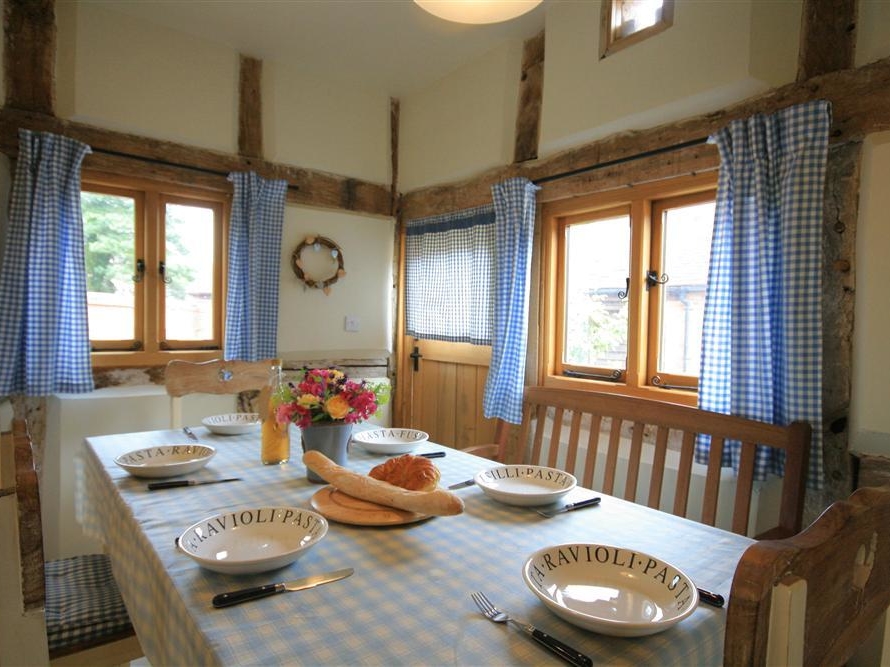 Whites Farm Barn - Sleeps 6