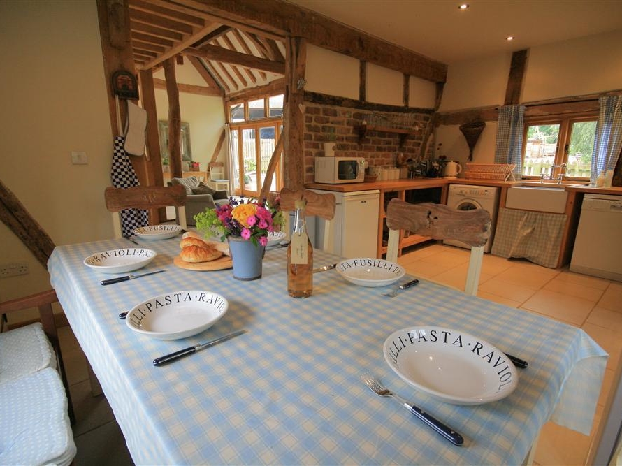 Whites Farm Barn - Sleeps 6