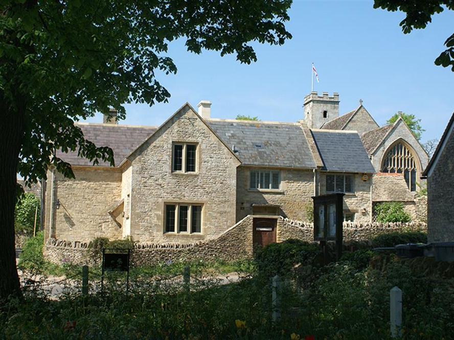 Hillside Cottage - Sleeps 8