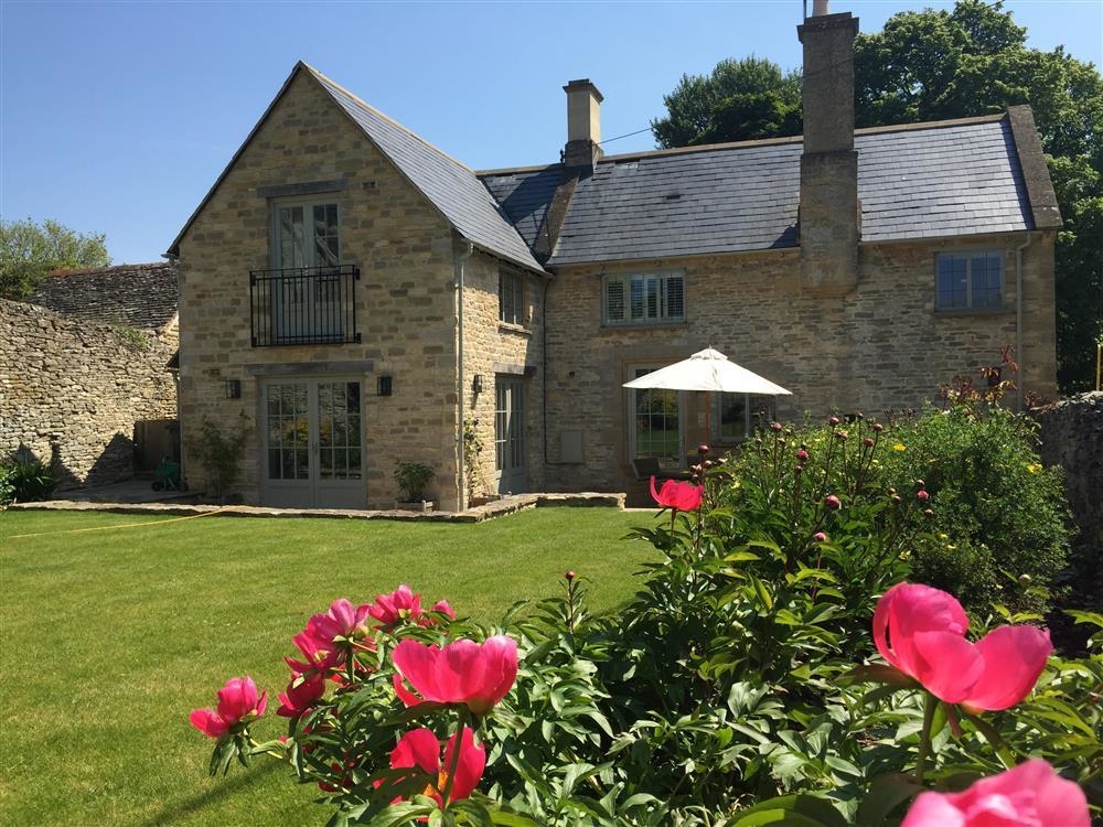 Hillside Cottage - Sleeps 8