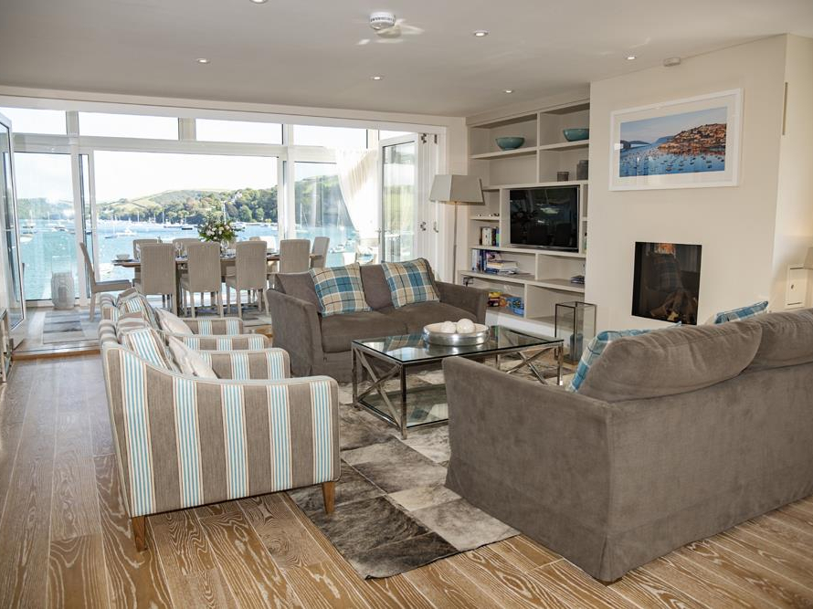 Quayside - Sleeps 10