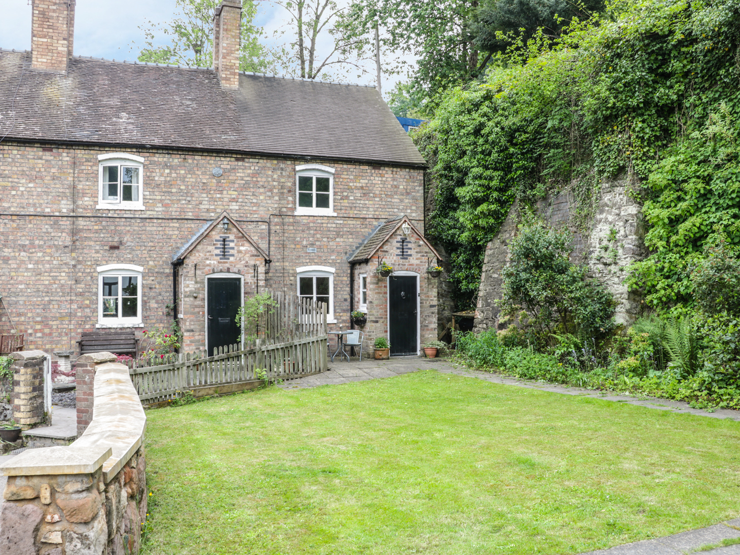 Holiday cottage, Ironbridge (Bridge View Cottage)