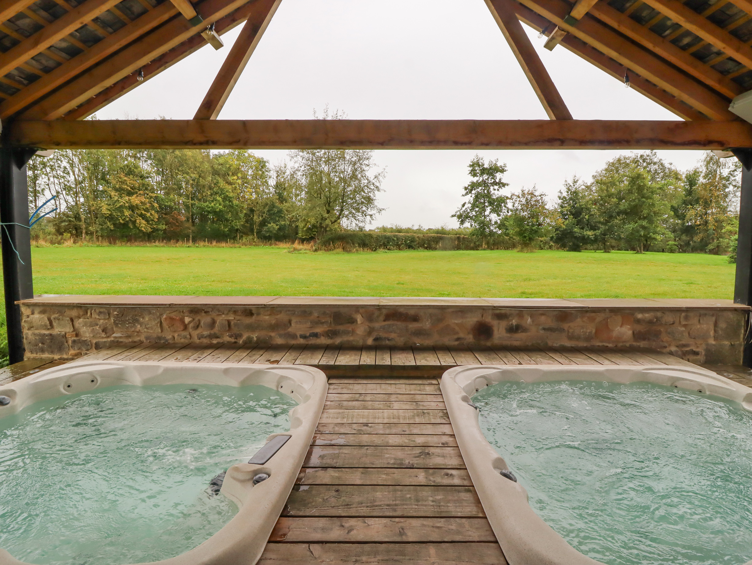 Roe Deer Country Retreat - Sleeps 22