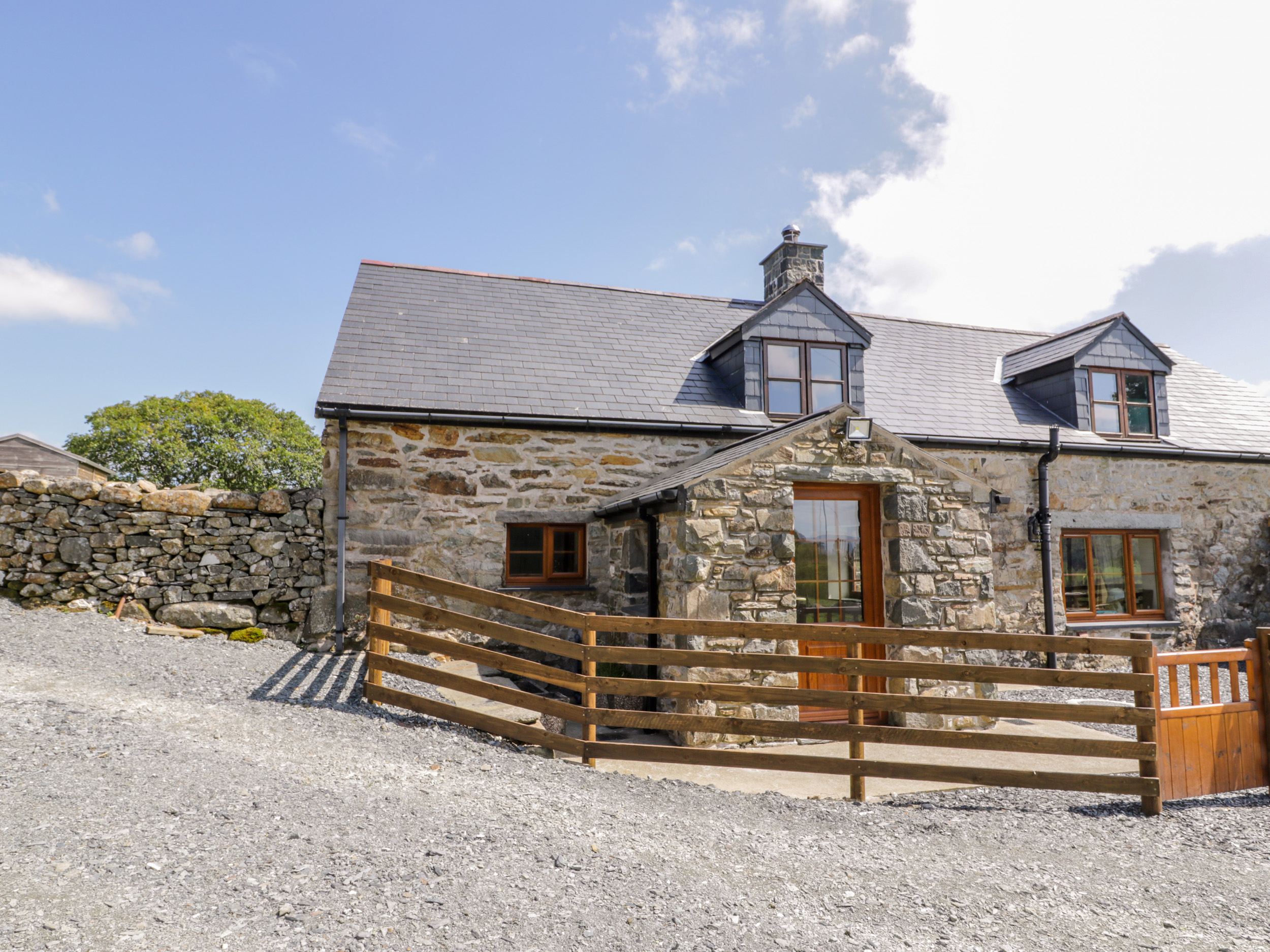 Holiday cottage, Trawsfynydd (Yr Hen Stabal)